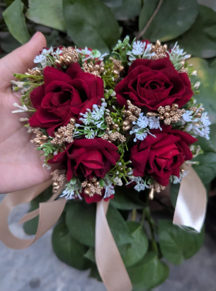 Floral Gajra in Red